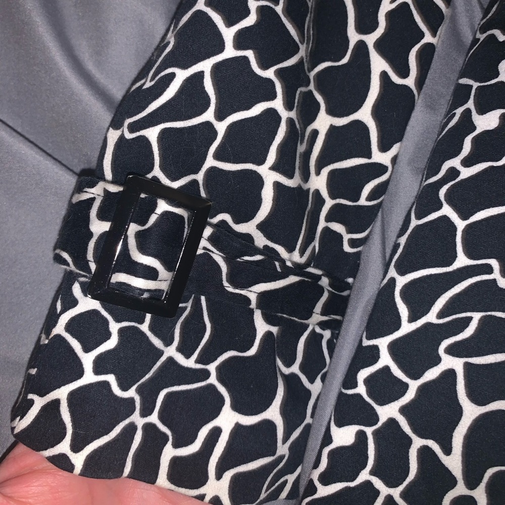 Stylish Black and White Giraffe print Trench Coat - Picture 9 of 11